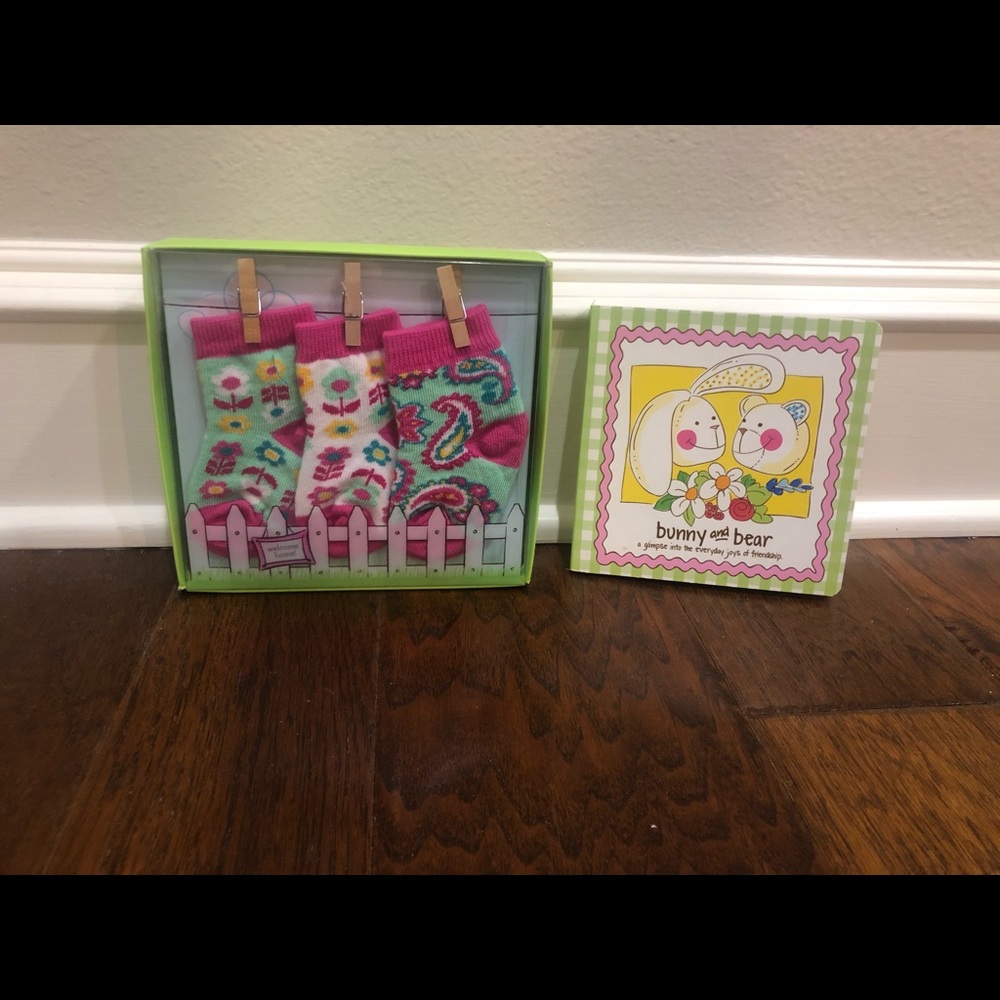 Vera Bradley Baby sock 0-12 months and book Easter
